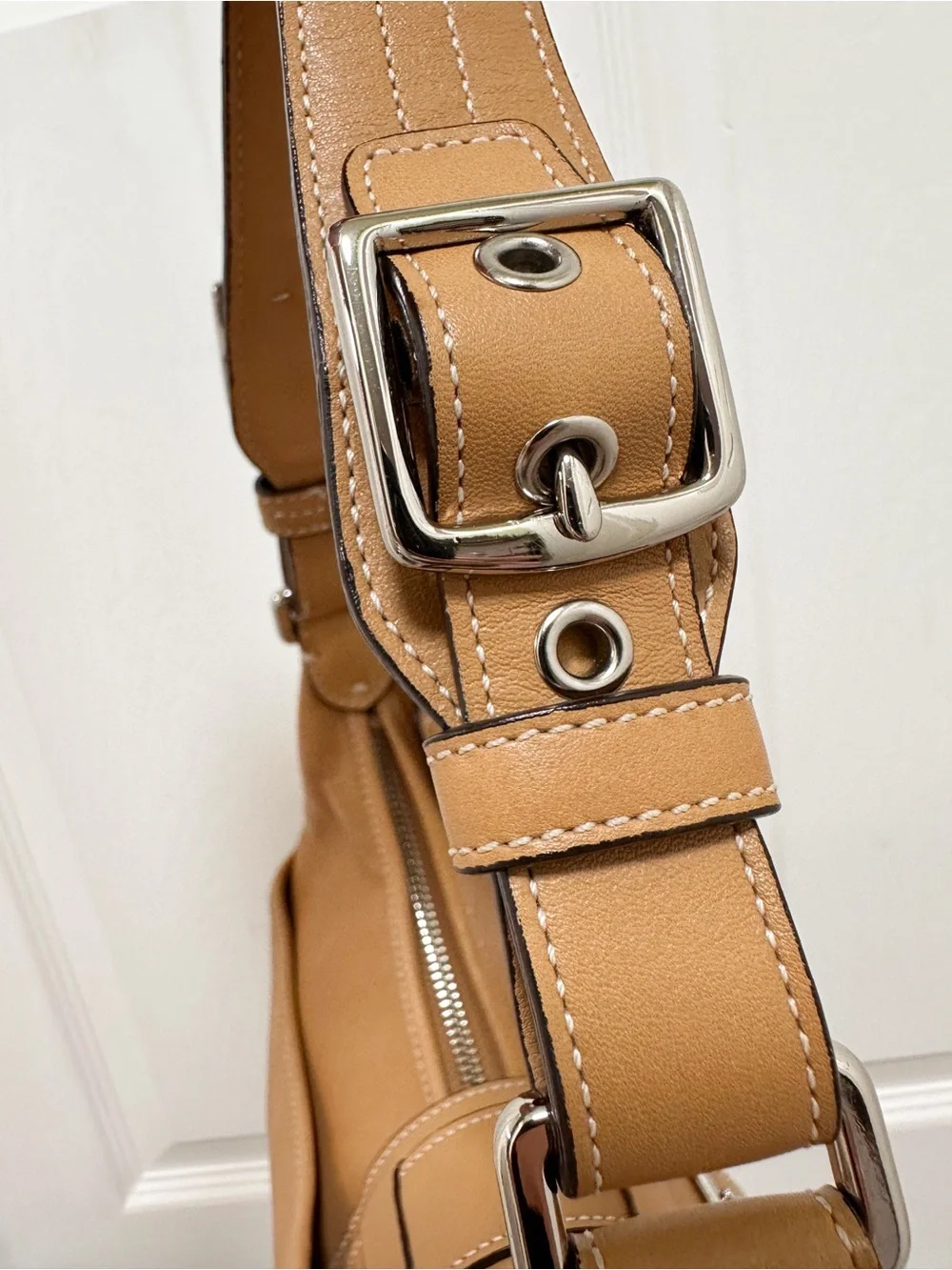 Coach Soho Buckle Hobo Shoulder Bag Milled Camel Leather Medium Y2K